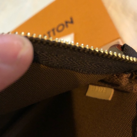 Authentic Louis Vuitton monogram mini pouch - Picture 7 of 8